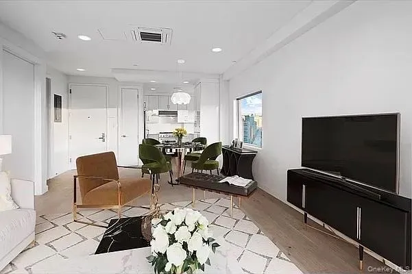 4244 Crescent Street #6B Long Island City, NY 11101