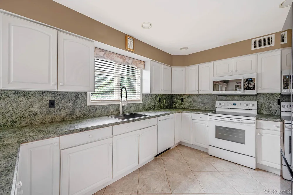 62 Tallmadge Trail Miller Place, NY 11764