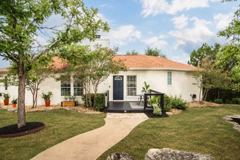 21900 Moulin Drive