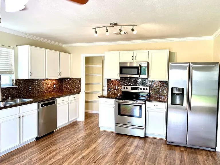 731 Abundance Lane Kyle, TX 78640