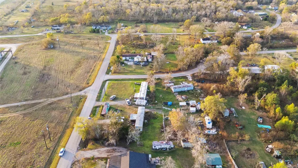 16118 County Road 897 Rosharon, TX 77583
