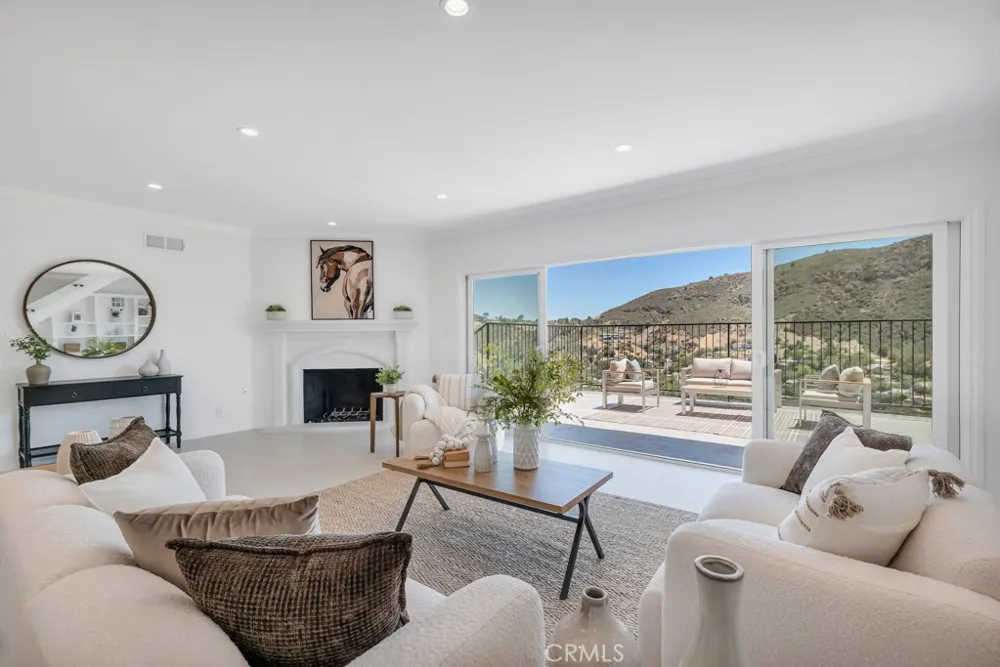 30 Stagecoach Road Bell Canyon, CA 91307