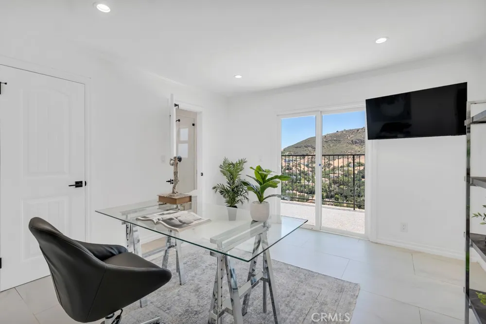30 Stagecoach Road Bell Canyon, CA 91307