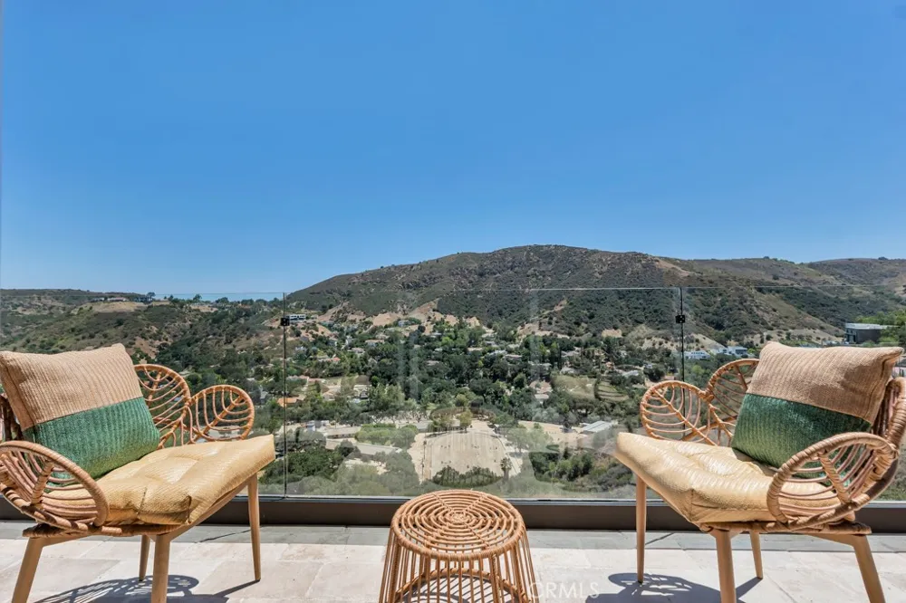 30 Stagecoach Road Bell Canyon, CA 91307