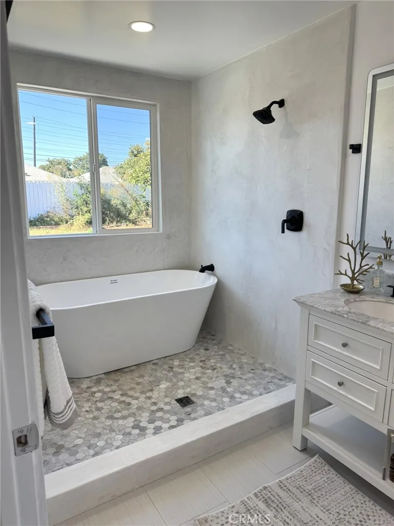 361 E 224th Carson, CA 90745