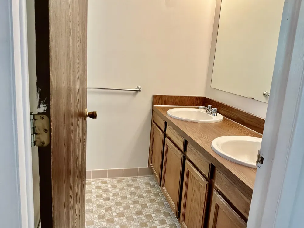 359 Old Creek Drive Saline, MI 48176