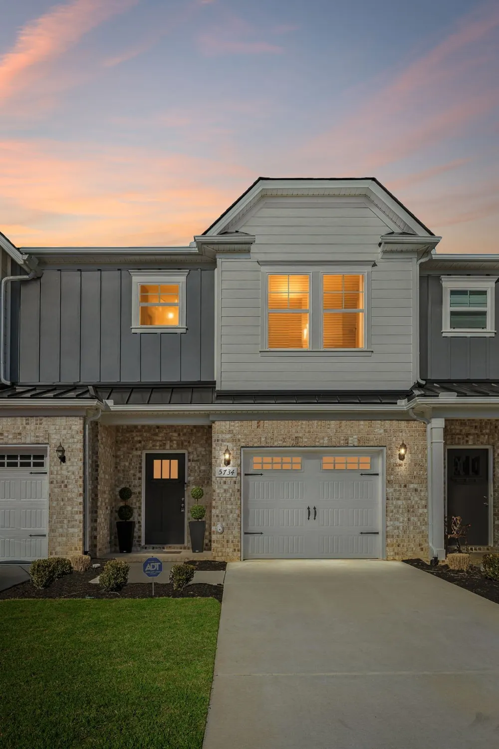 5734 Cloverwood Dr Rockvale, TN 37153