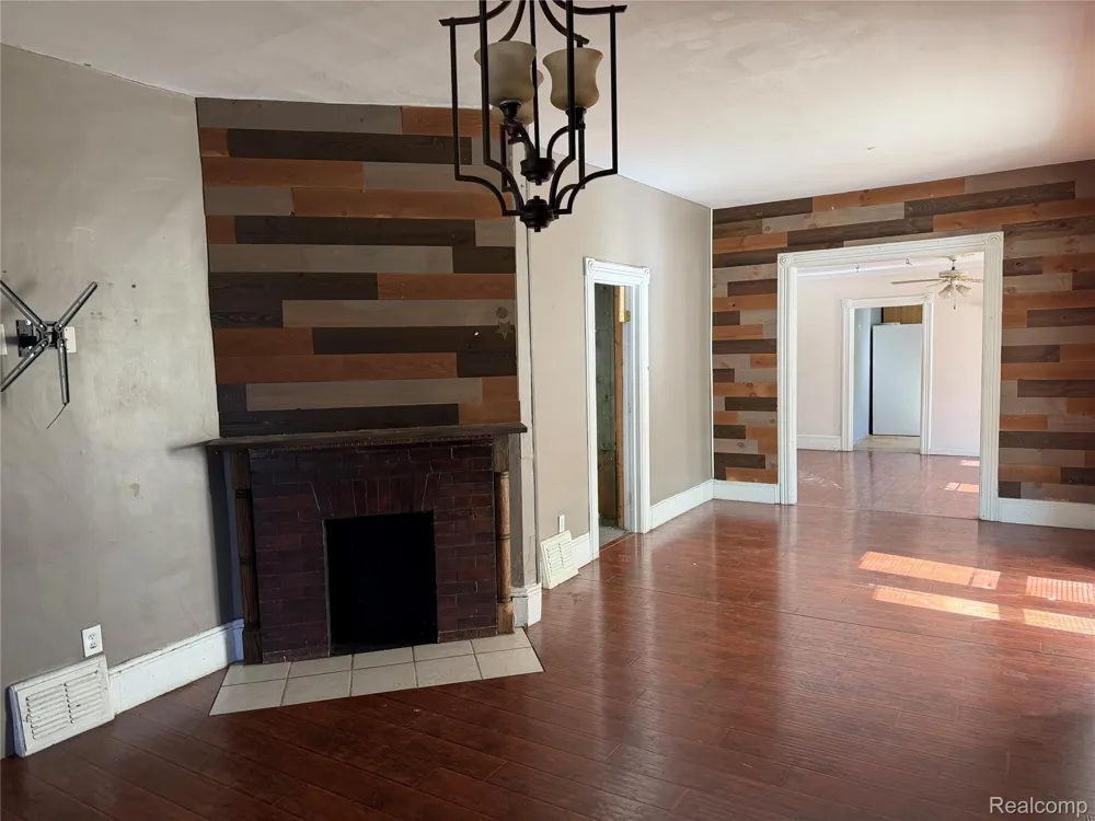 909 Pine Street Port Huron City, MI 48060