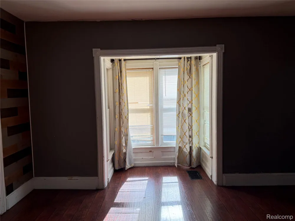 909 Pine Street Port Huron City, MI 48060