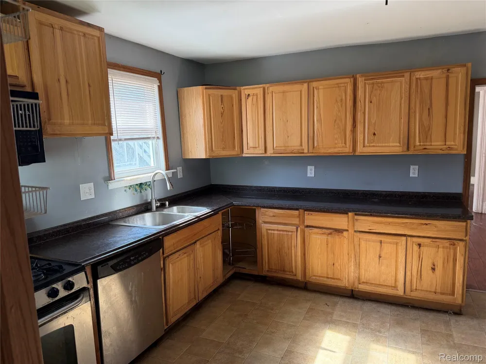 909 Pine Street Port Huron City, MI 48060