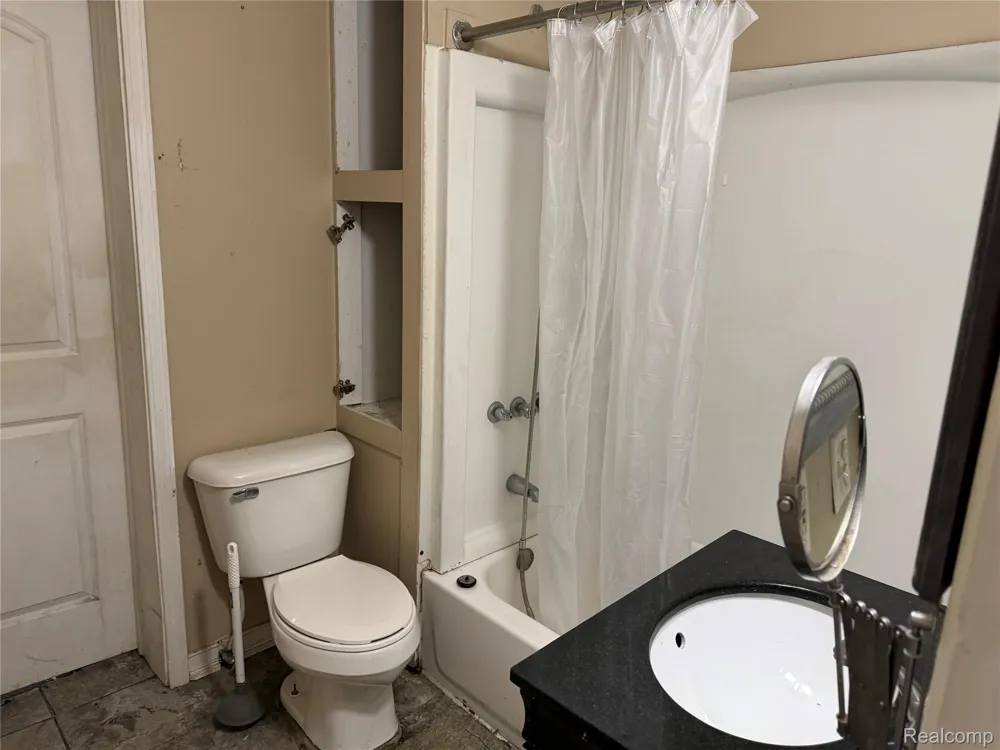 909 Pine Street Port Huron City, MI 48060