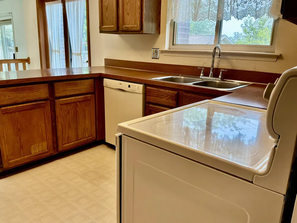 359 Old Creek Drive Saline City, MI 48176