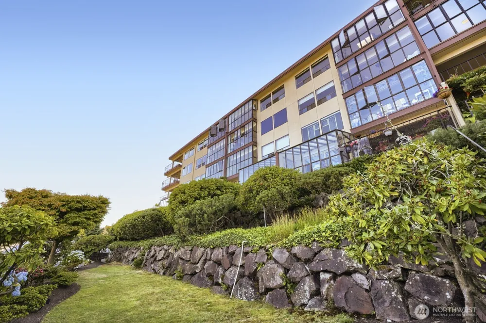 3100 W Commodore Way #305 Seattle, WA 98199