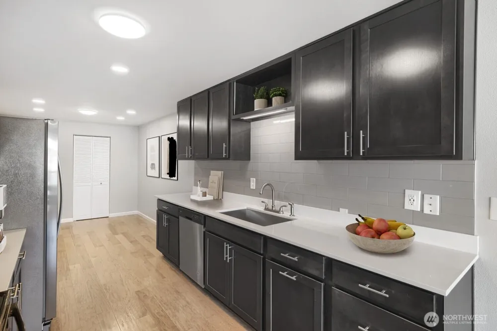 3100 W Commodore Way #305 Seattle, WA 98199