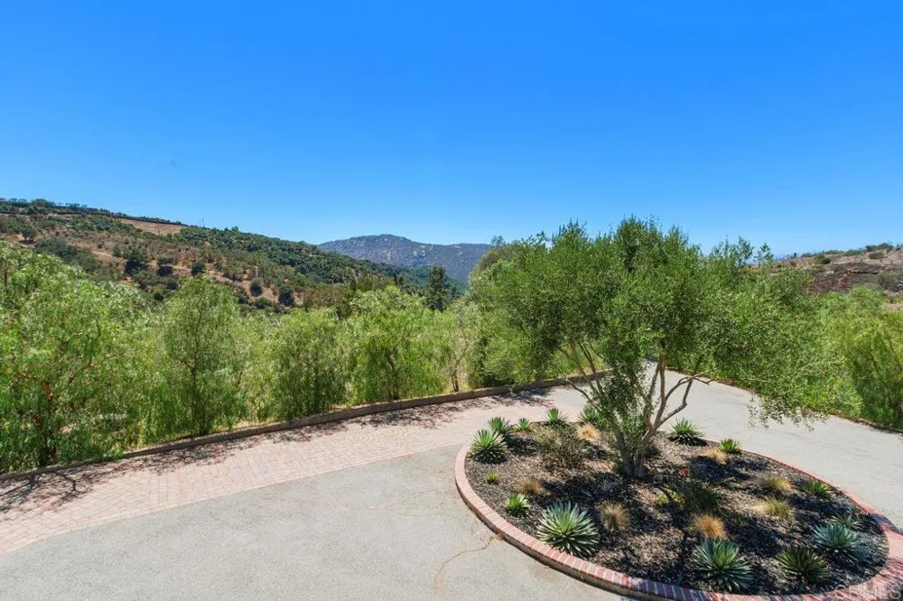 10483 Couser Way Valley Center, CA 92082