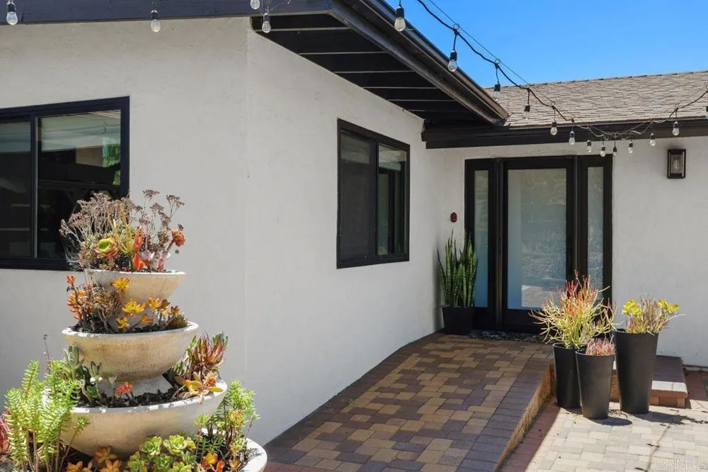 10483 Couser Way Valley Center, CA 92082