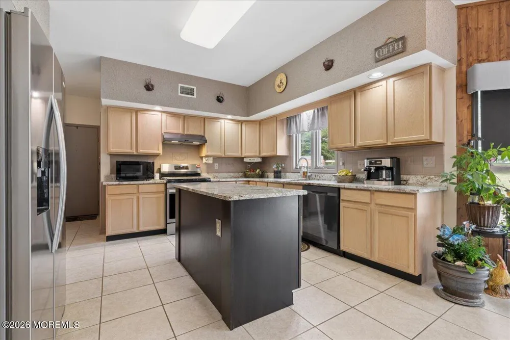 5 Hartnett Way Clarksburg, NJ 08510