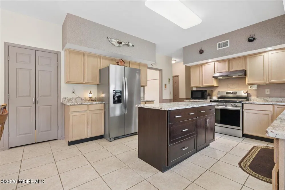 5 Hartnett Way Clarksburg, NJ 08510