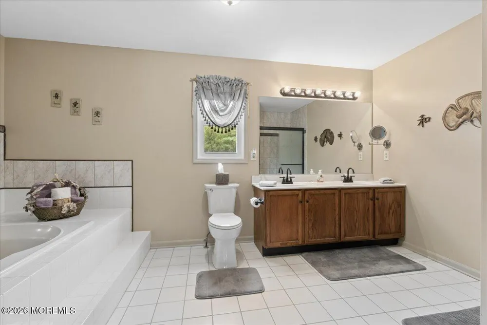 5 Hartnett Way Clarksburg, NJ 08510