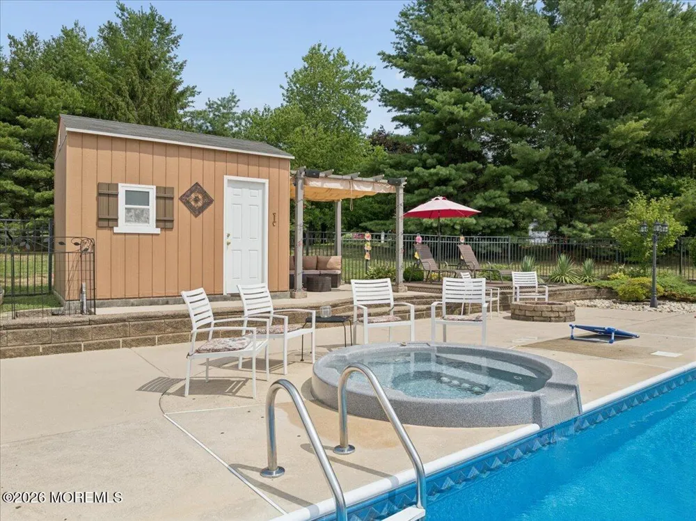 5 Hartnett Way Clarksburg, NJ 08510