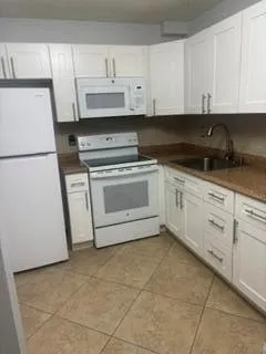 600 VILLAGE GREEN COURT #220