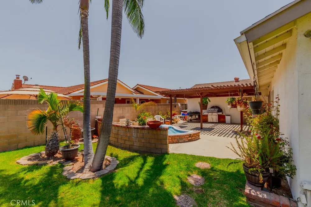 9331 La Cortinilla Avenue Fountain Valley, CA 92708