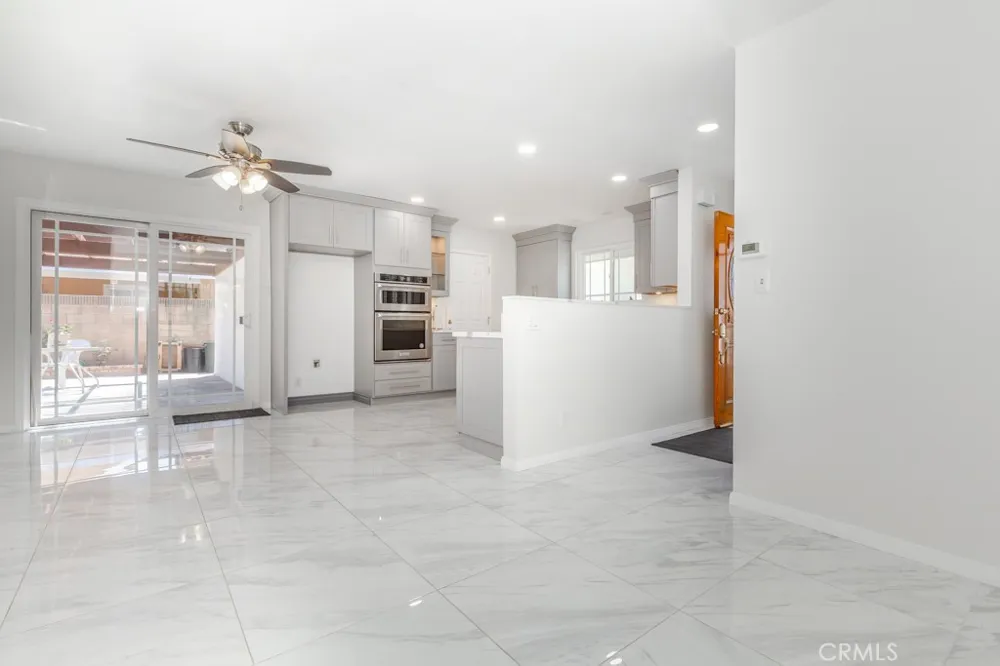 9331 La Cortinilla Avenue Fountain Valley, CA 92708