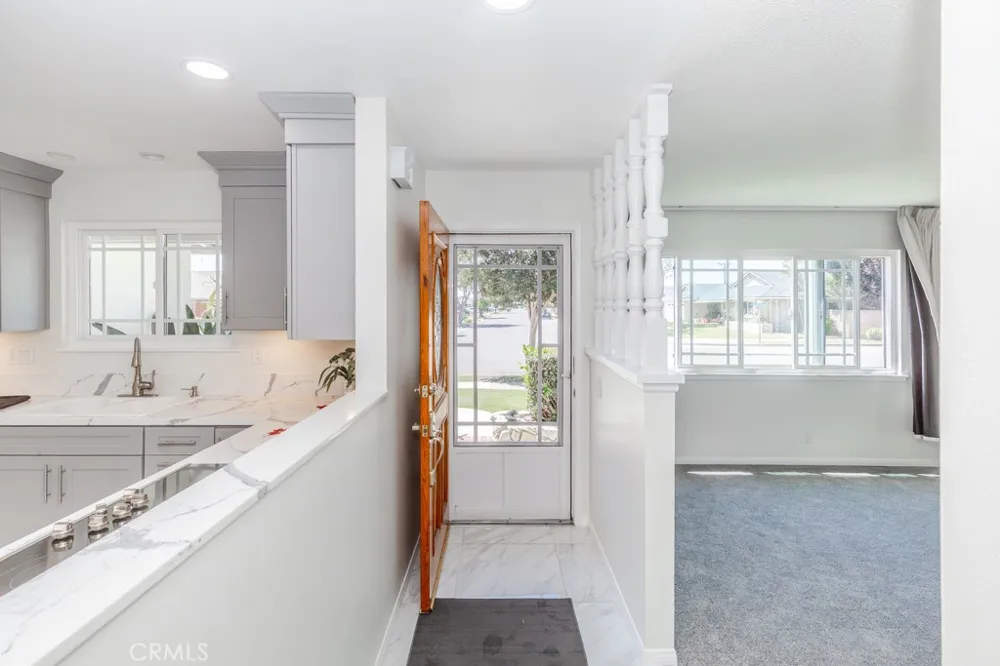 9331 La Cortinilla Avenue Fountain Valley, CA 92708