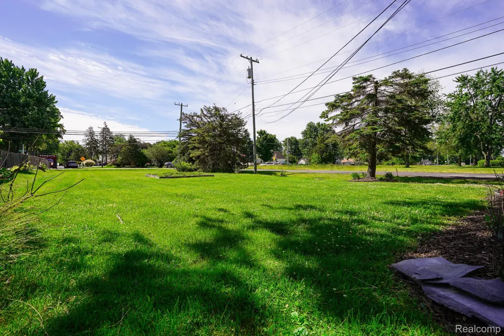 36807 JEFFERSON AVENUE Harrison Charter Township, MI 48045