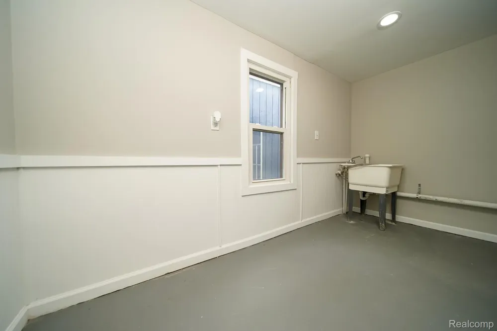 36807 JEFFERSON AVENUE Harrison Charter Township, MI 48045