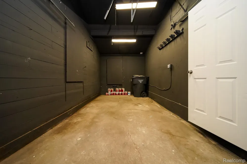 36807 JEFFERSON AVENUE Harrison Charter Township, MI 48045