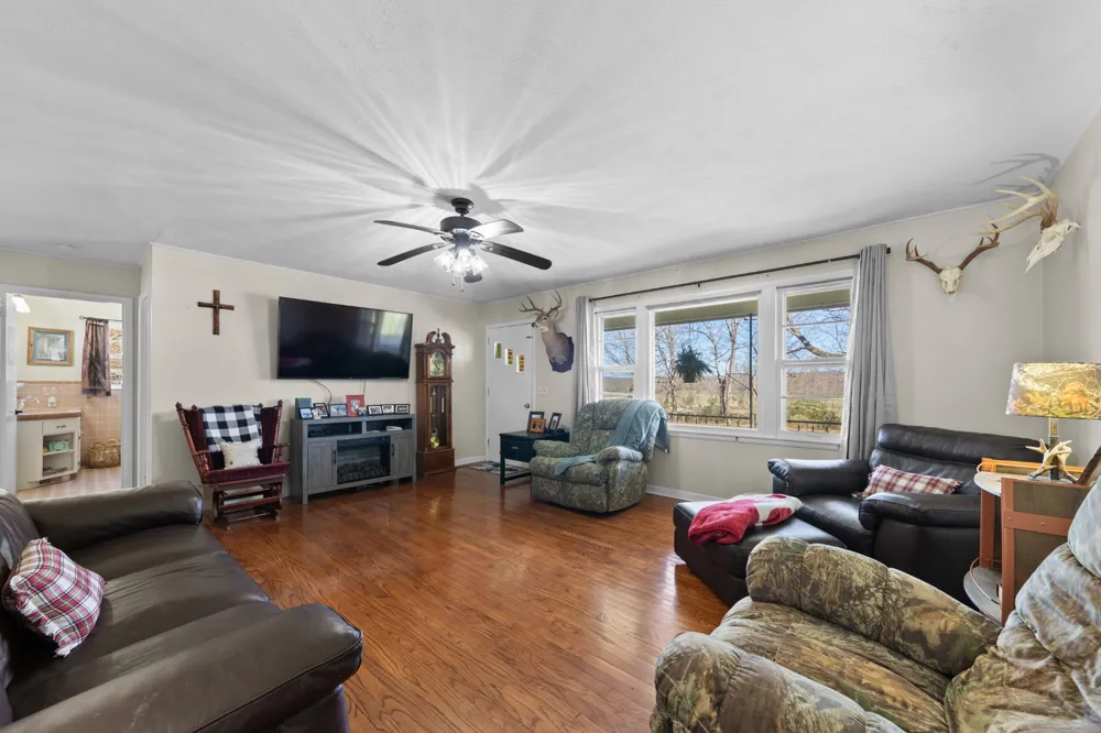 755 Briar Pond Rd Centerville, TN 37033