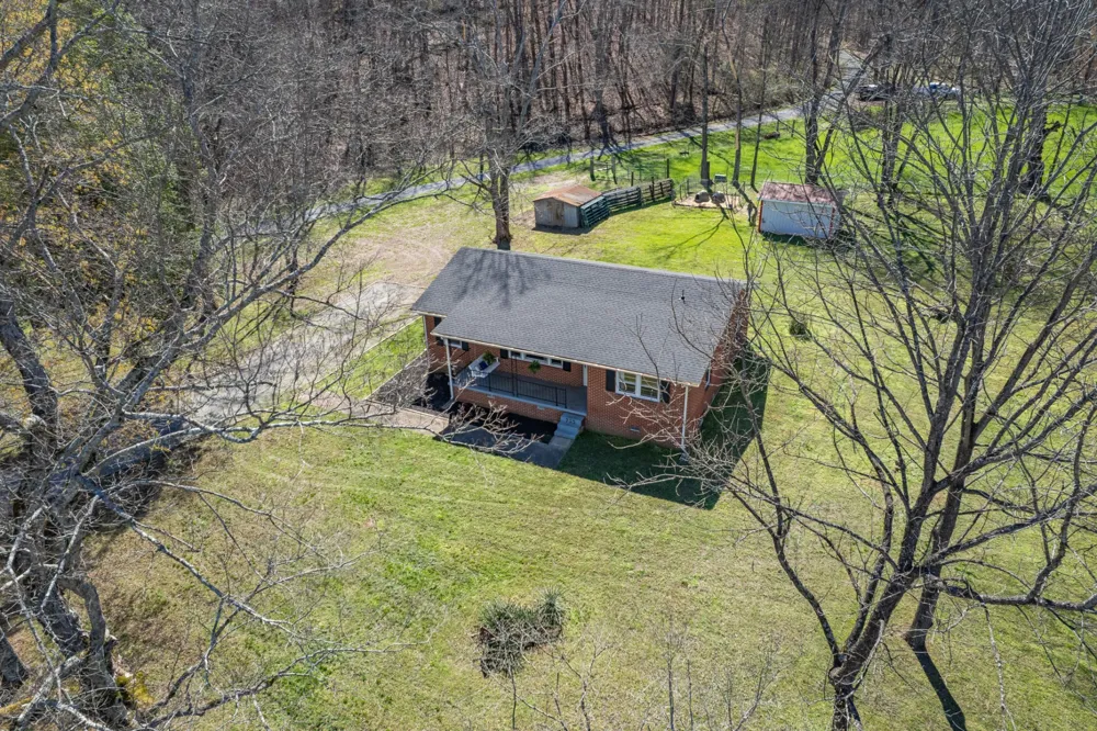 755 Briar Pond Rd Centerville, TN 37033