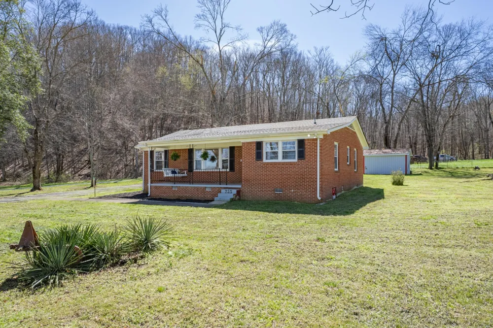 755 Briar Pond Rd Centerville, TN 37033