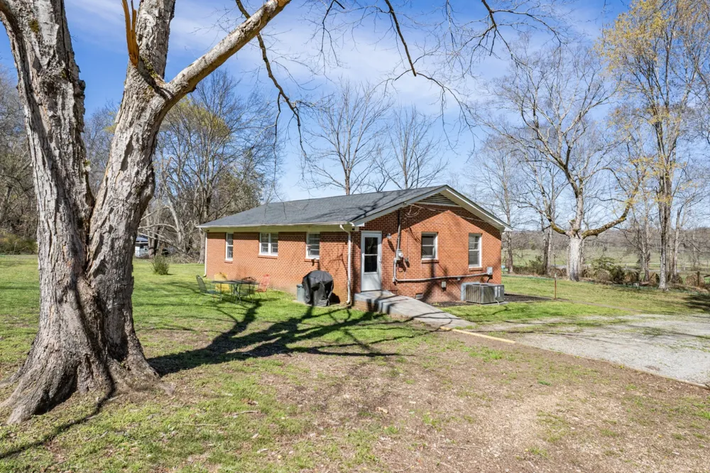 755 Briar Pond Rd Centerville, TN 37033