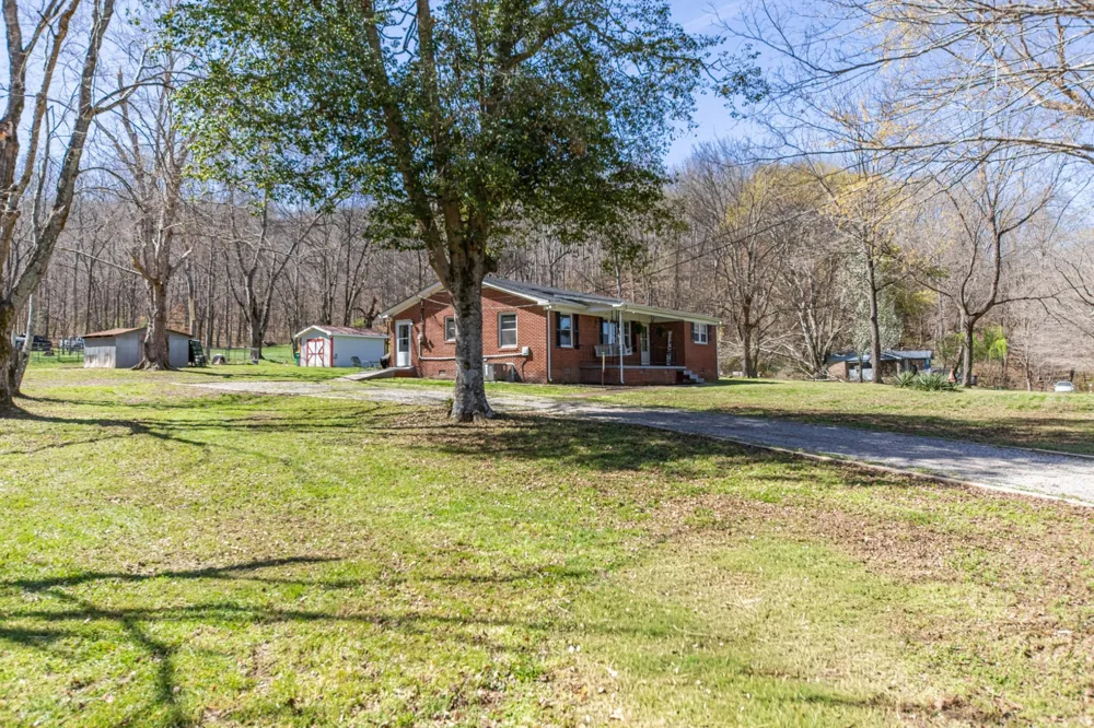 755 Briar Pond Rd Centerville, TN 37033