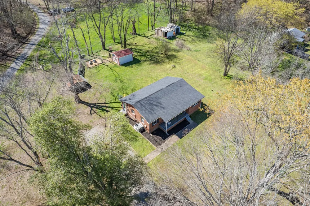 755 Briar Pond Rd Centerville, TN 37033