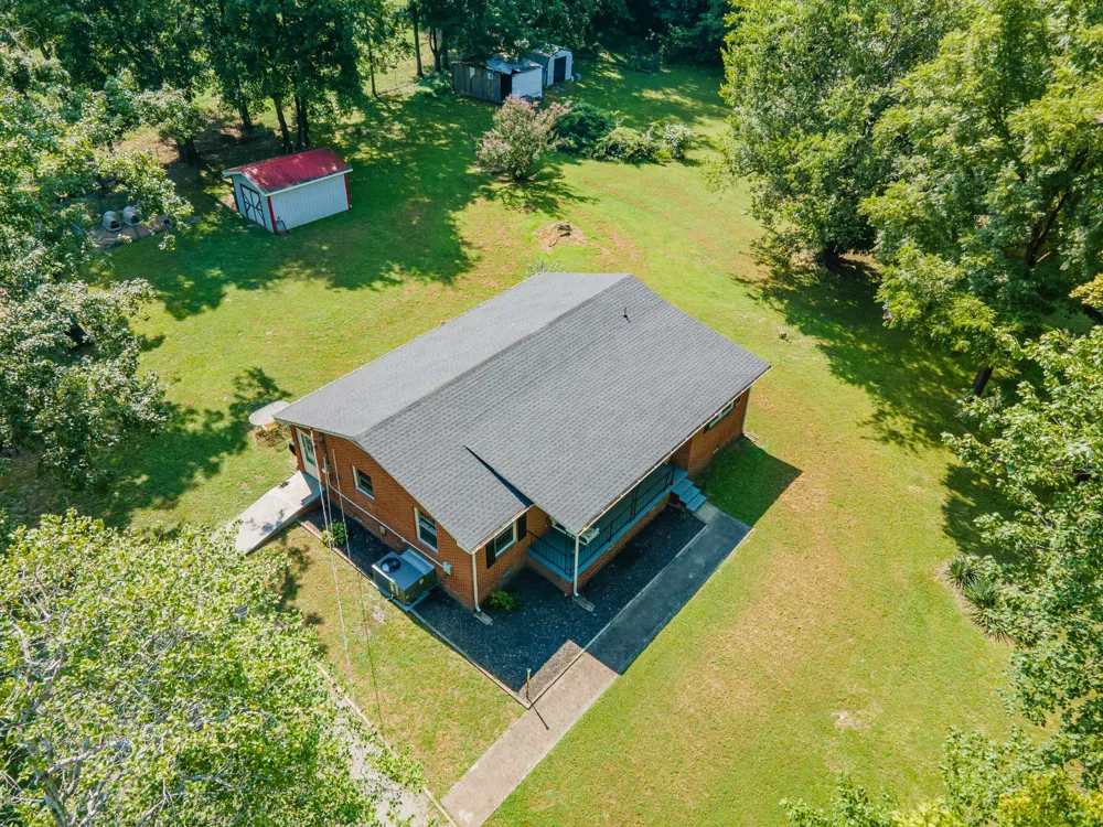 755 Briar Pond Rd Centerville, TN 37033