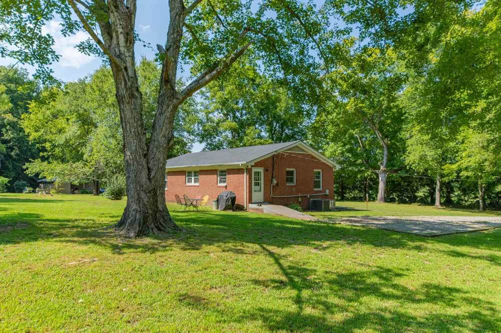 755 Briar Pond Rd Centerville, TN 37033