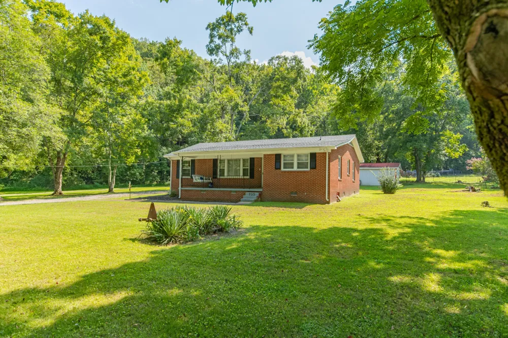 755 Briar Pond Rd Centerville, TN 37033