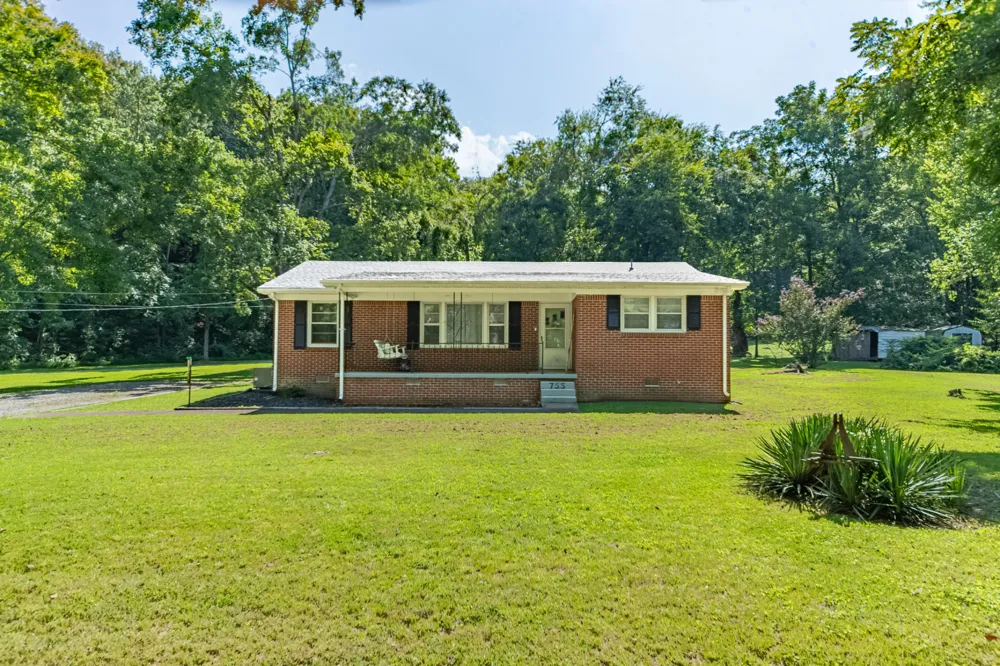 755 Briar Pond Rd Centerville, TN 37033