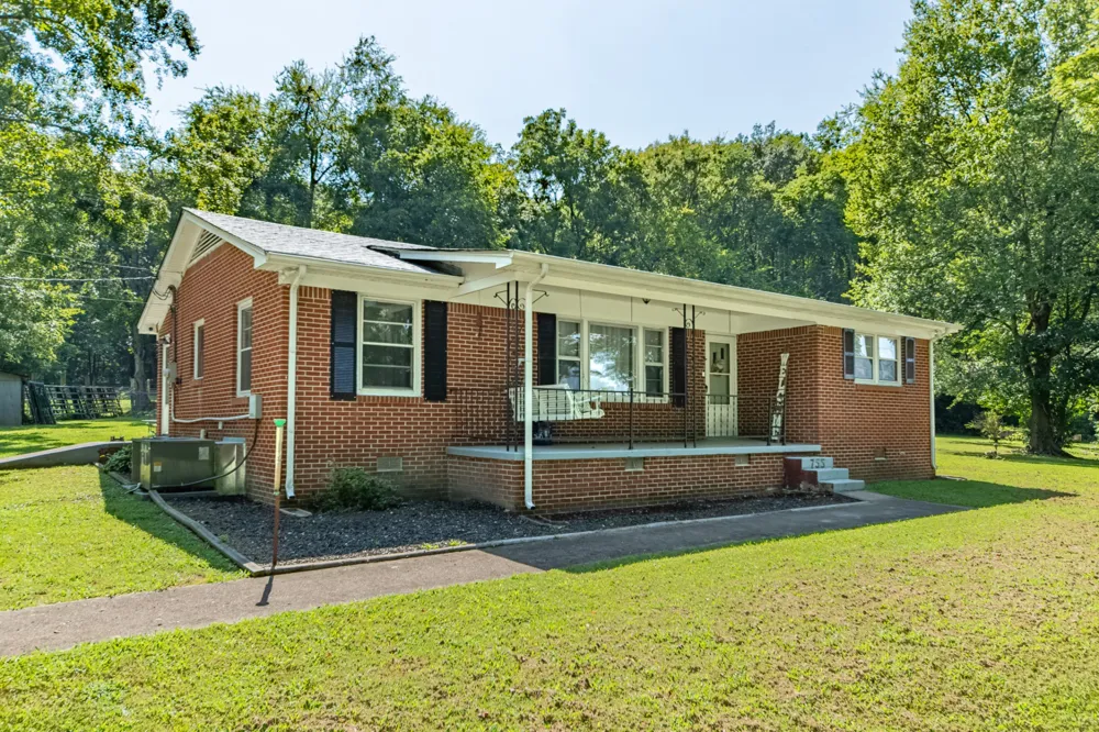 755 Briar Pond Rd Centerville, TN 37033