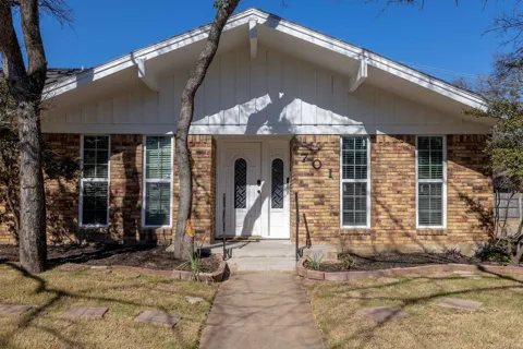 701 Kentwood Circle