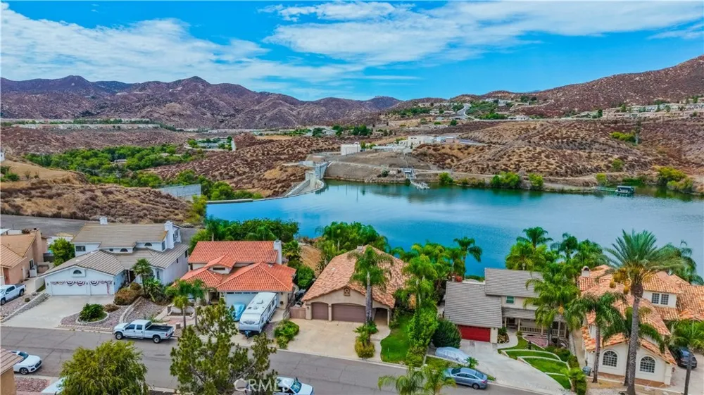 22049 Loch Lomond Canyon Lake, CA 92587