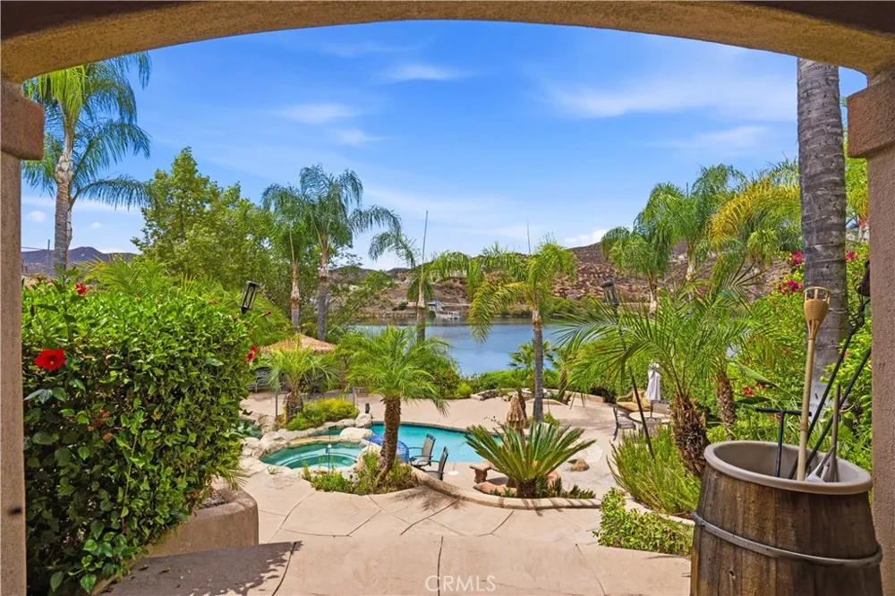 22049 Loch Lomond Canyon Lake, CA 92587