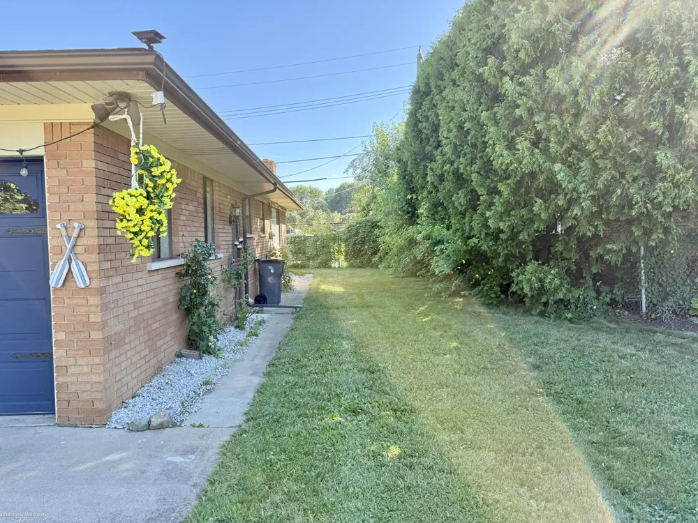18908 Monica Drive Clinton Charter Township, MI 48036