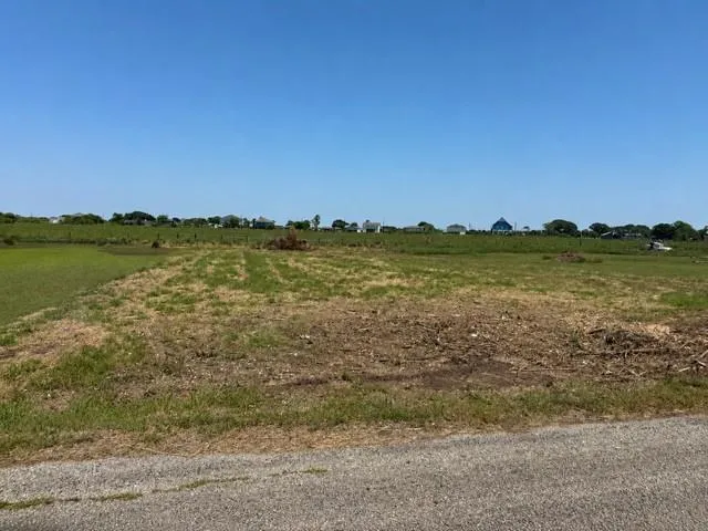 206 Creekside Drive Bay City, TX 77414