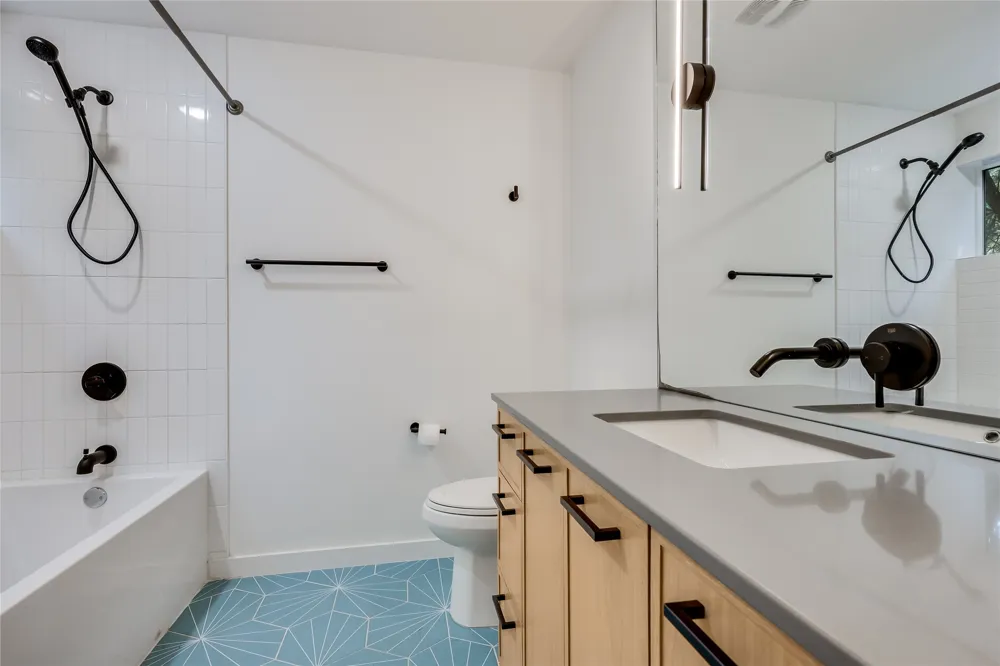 913 Duncan Lane #203 Austin, TX 78705
