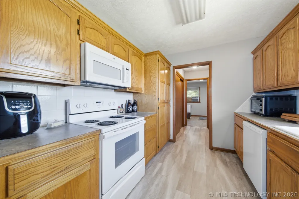 401 E 500 Pryor, OK 74361