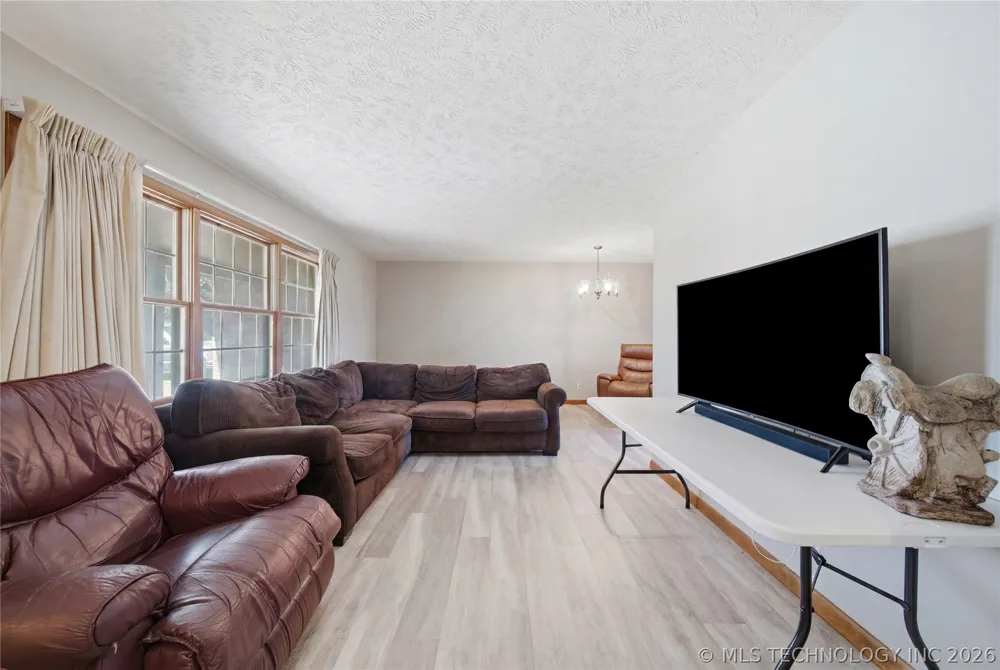 401 E 500 Pryor, OK 74361